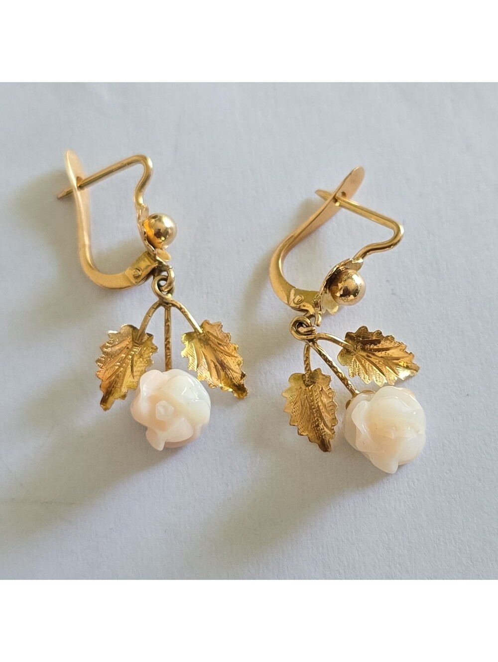 18K (750) Gold Carved Angel Skin Pink White Coral Rose Flower Leverback Earrings